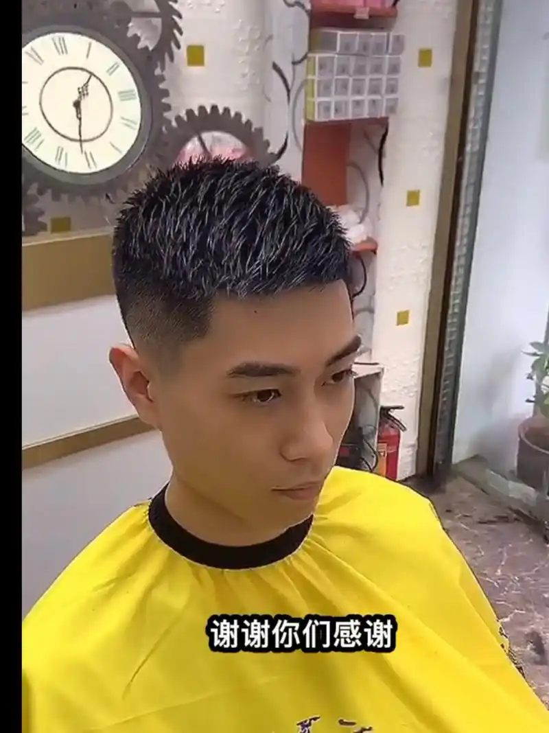 男士短碎前刺发型教程