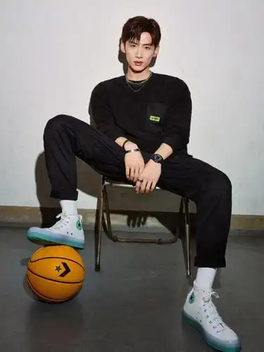 白敬亭解密all stars,过去未来全进程 虽然不是专业运动员,但白敬亭在