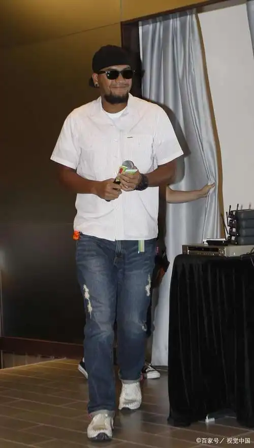 张震岳,中国台湾省流行音乐的重要人物之一,也是华语音乐界的独特存在