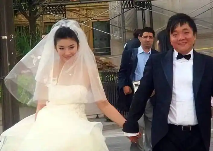 原创那些遇到伪富豪的女星一个比一个无奈王丽坤不是最惨