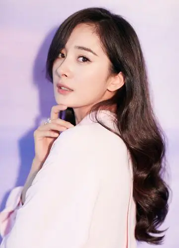 杨幂优雅白裙唯美写真图片