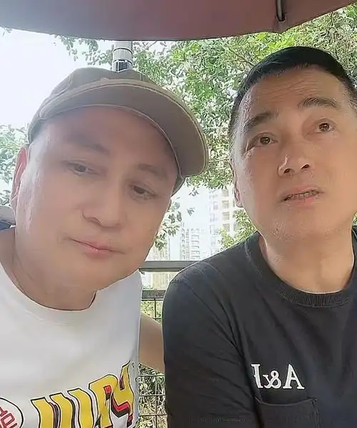 两兄弟合体直播汤镇宗助力汤镇业直播带货并意外吐露心里话