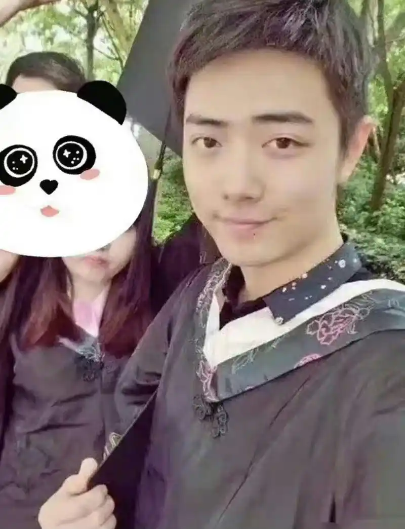 大学时期的肖战 好青涩的帅哥
