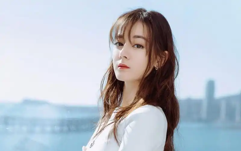 美女迪丽热巴高清壁纸16