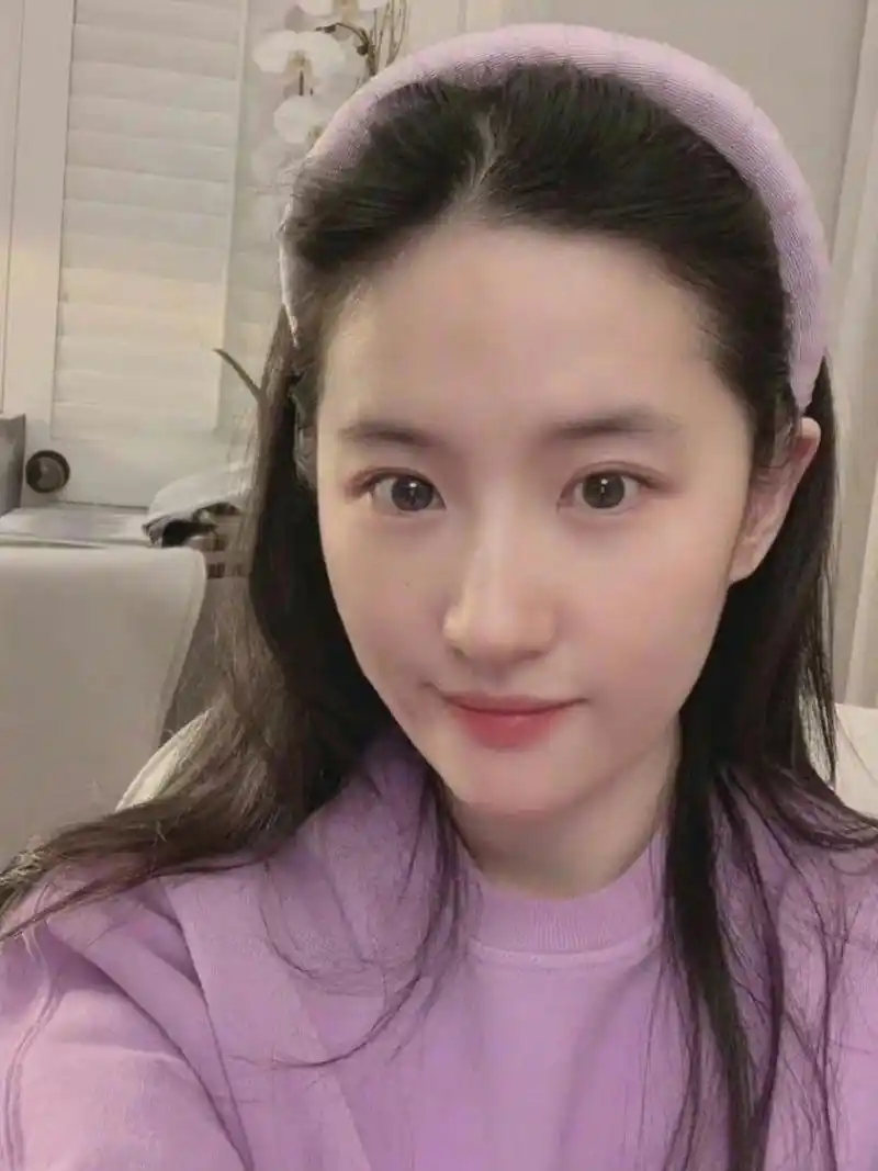 "总是化妆"vs"总是素颜",5年后皮肤有何变化?差距让人惊讶