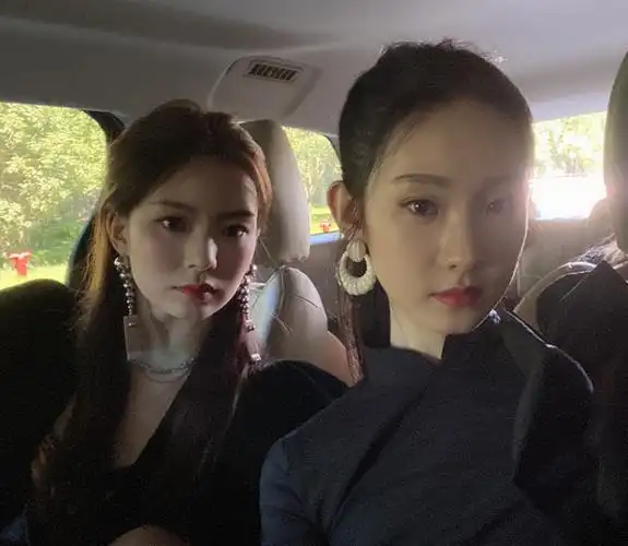 陈卓璇张艺凡搭伴节食,手机屏幕却出卖了内心,能减下来肥吗?