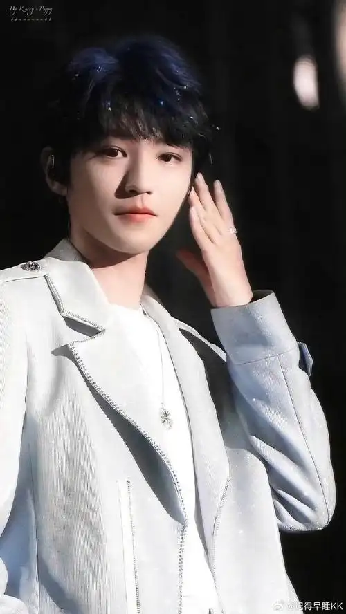 tfboys十年之约现象级演唱会#  分享一些十周年舞台上美神王俊凯的