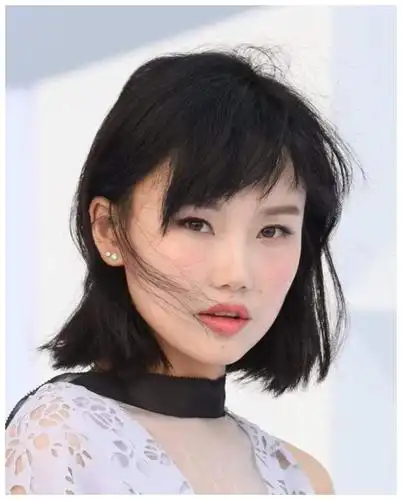 大家都听过黄龄的《痒》吧,现在在乘风破浪火了