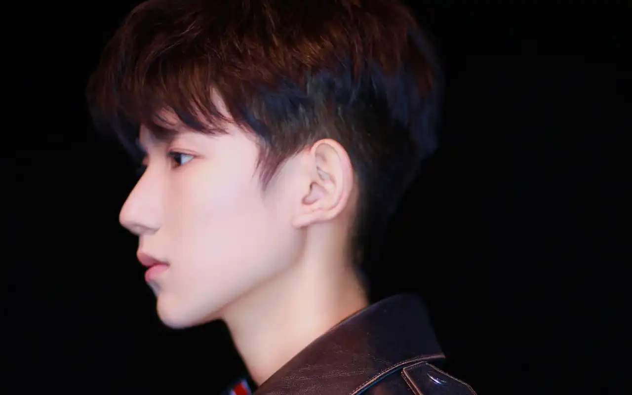 王源西装帅气写真高清图片桌面壁纸