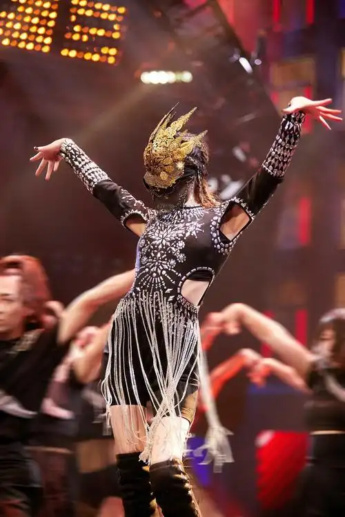 孟美岐||《蒙面舞王》第四期 女王不戴冠 舞台图3