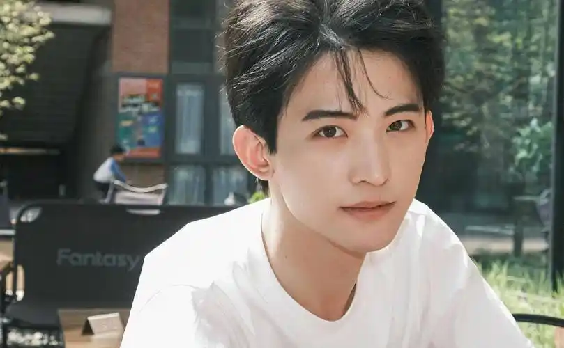 《一念关山》常华森:是学霸也是校草,因选秀出圈,26岁野心勃勃