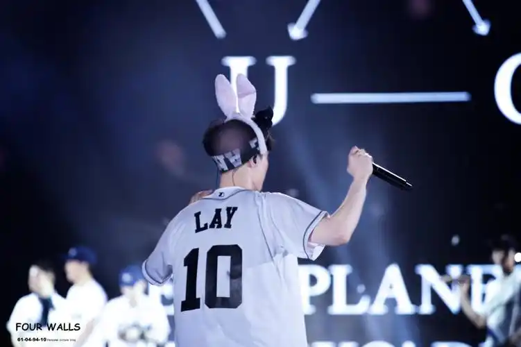 张艺兴 lay 肤白貌美美少年