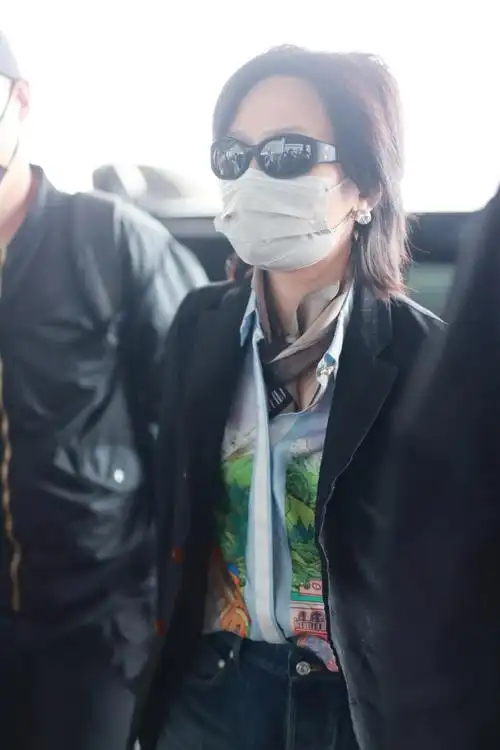 置顶周笔畅超话#周笔畅出道19周年快乐#这谁顶得住啊!老公