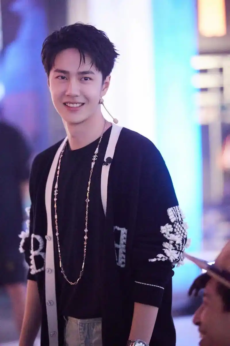 王一博 #这就是街舞 这组照片绝了 #帅就完事了 @uni - 抖音