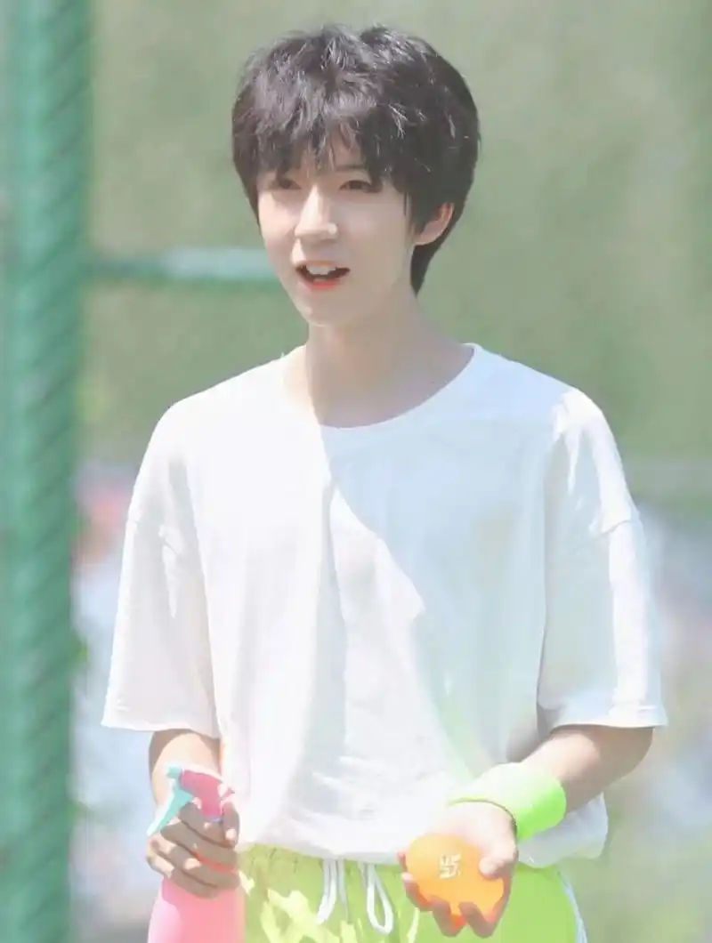 贺峻霖是世界上最厉害的小朋友啦!