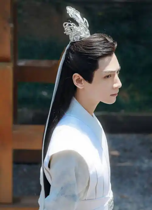 浅浅看一下罗云熙《皓衣行》扮相,直接梦回润玉,但