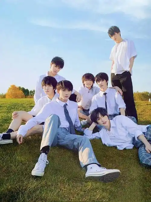 时代少年团经常合体,所以成员之间的感情很好.