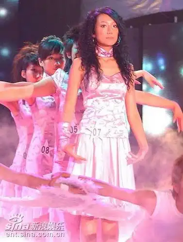 图文超级女声沈阳赛区总决赛组千手观音