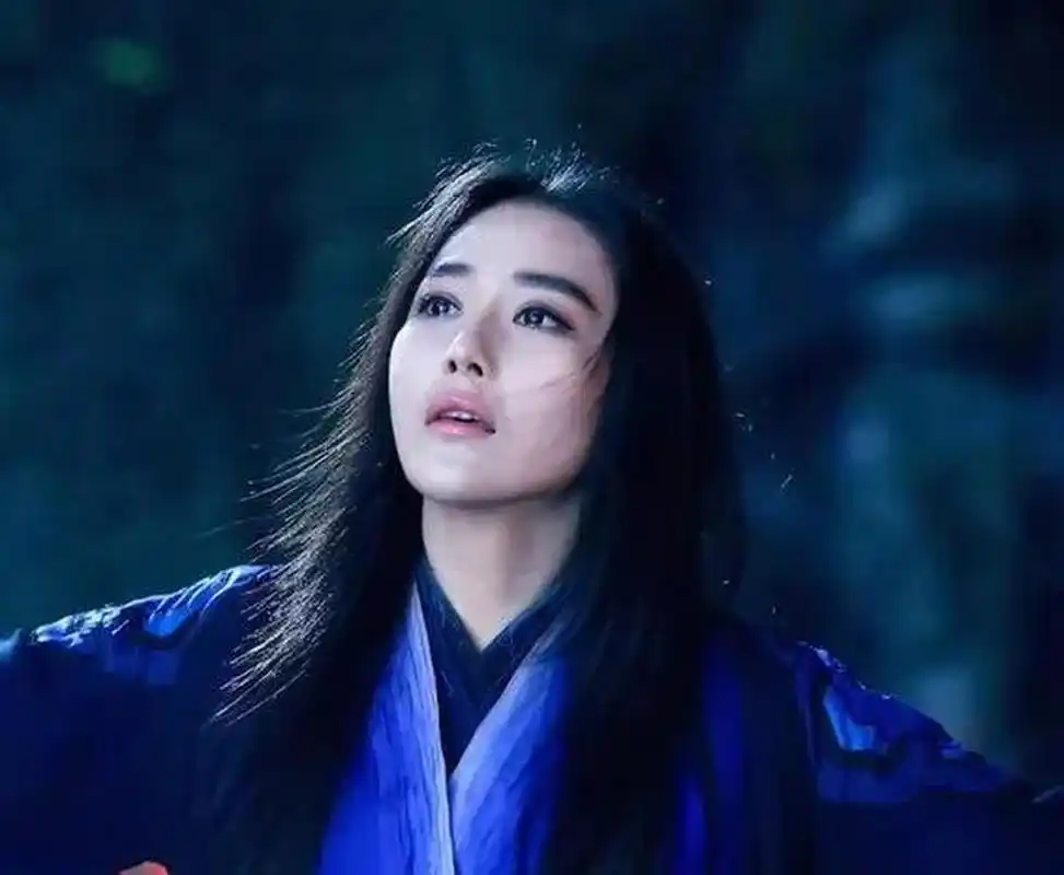 那必须是张馨予的李莫愁啊,到现在都感觉那男的眼瞎,欺骗这么好看