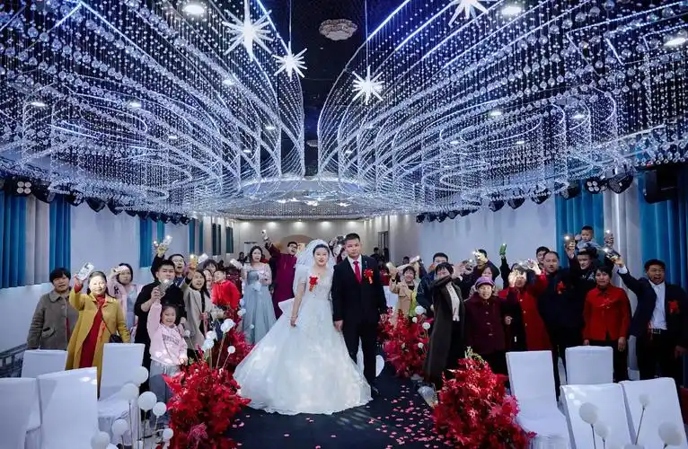 #嫁了嫁了  婚礼💒圆满礼成 以前总觉得婚礼是一则官方通告 - 抖音