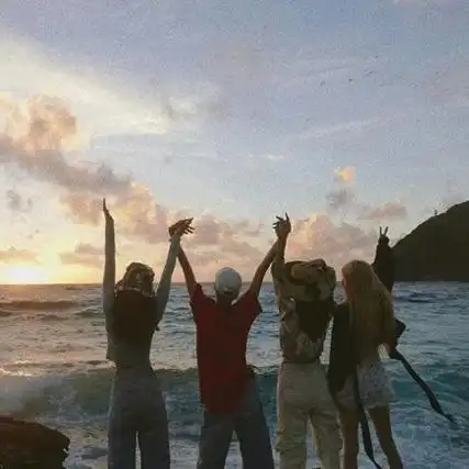 宝藏女孩blackpink背影合照高清图片 不在巅峰慕名而来不在低谷离你而