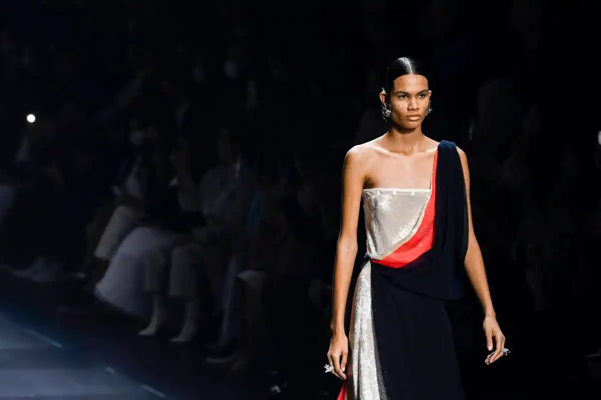 巴黎高定时装周——芬迪品牌时装秀(2)