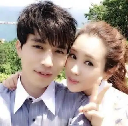 面部肿胀僵硬似蜡像,十年换脸8次堪称变脸狂魔|整容|李易峰_网易订阅