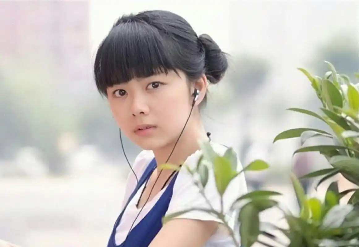 谭松韵敢拼敢闯超高人气她奋斗的青春里写满精彩的励志故事