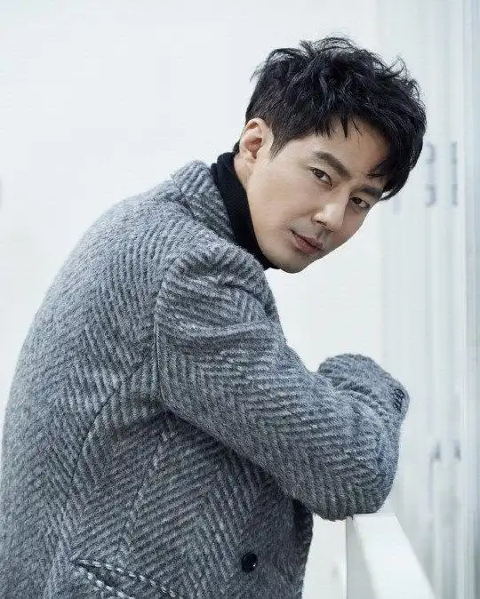 赵寅成欧巴今年39岁了,依旧帅气有型,简直就是冻龄啊!