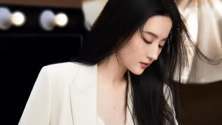 刘亦菲白色西装高清美女4k壁纸