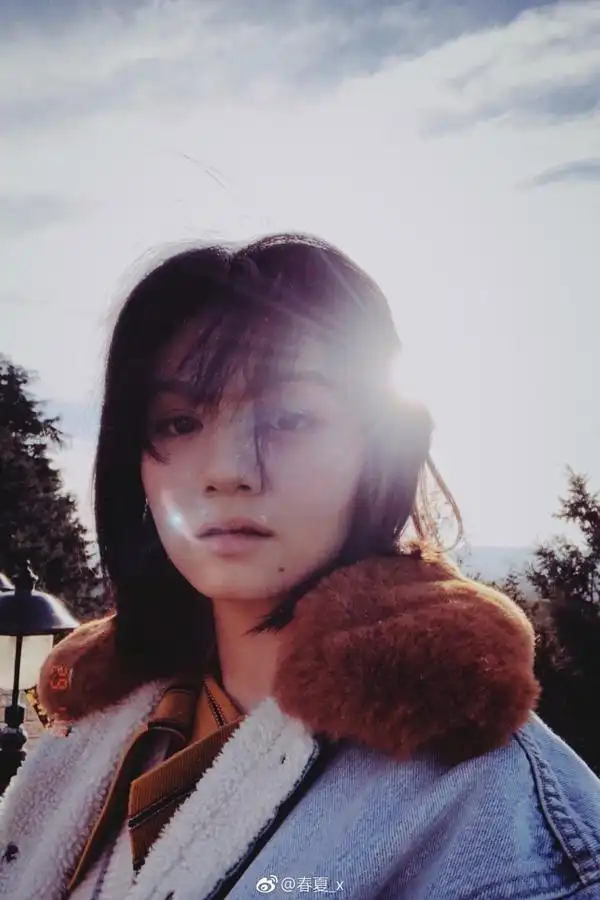 美容 彩妆香氛 正文  春夏和金大川素颜出现在机场,俩人大方牵手