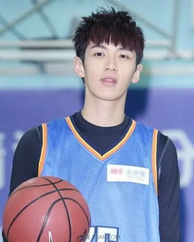 柯震东齐刘海碎发发型怎么弄