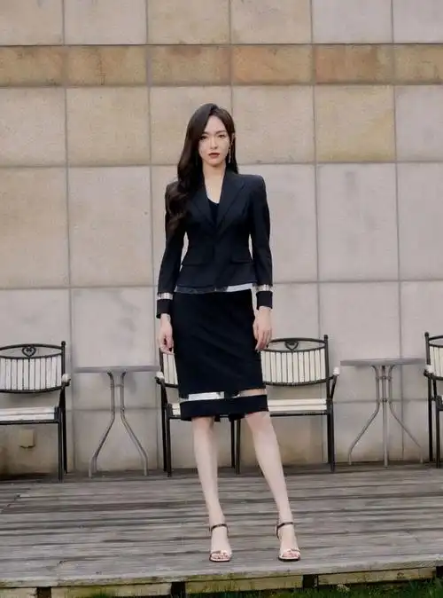 唐嫣厉害了把黑色西装穿出了时尚感别有一番风味