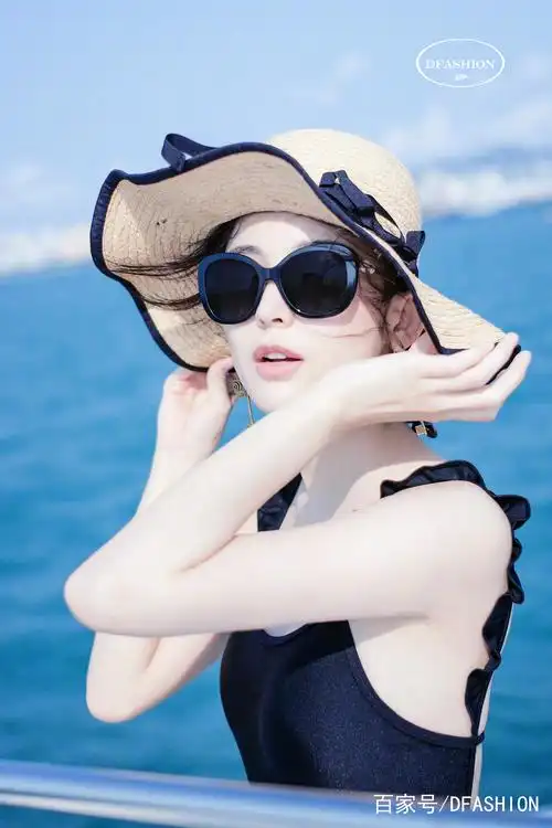 明星古力娜扎一组浪漫大海时尚摄影风尚大片!