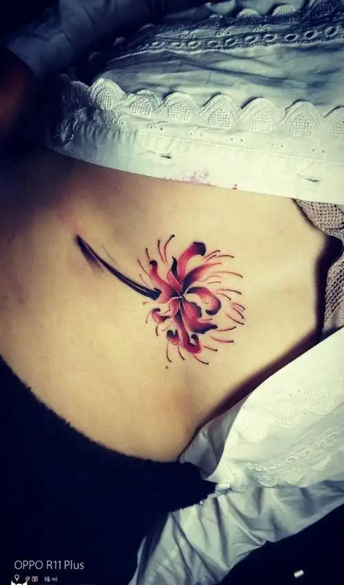 彼岸花纹身图片_胸部纹身图案