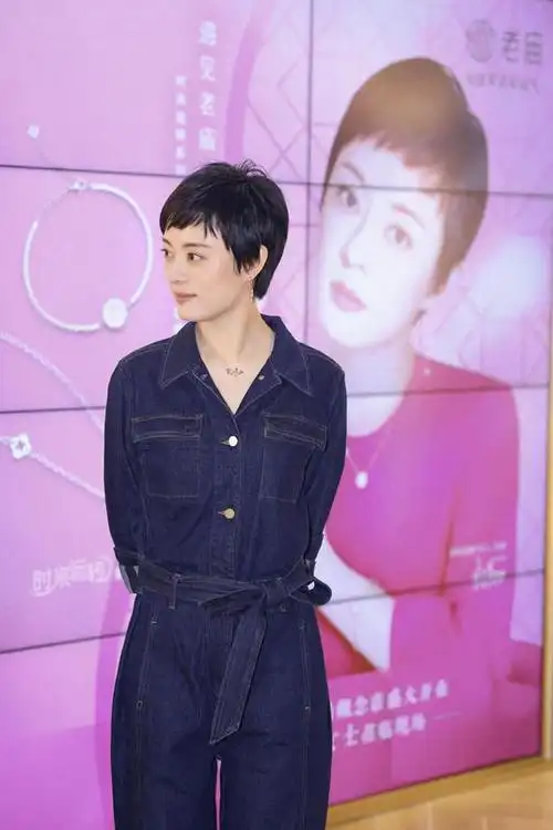 孙俪直接把连体裤穿火了真空穿搭法再配短发造型气质撩人