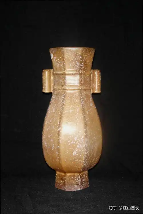 北宋汴京官窑青釉八方贯耳瓶标型检测考释