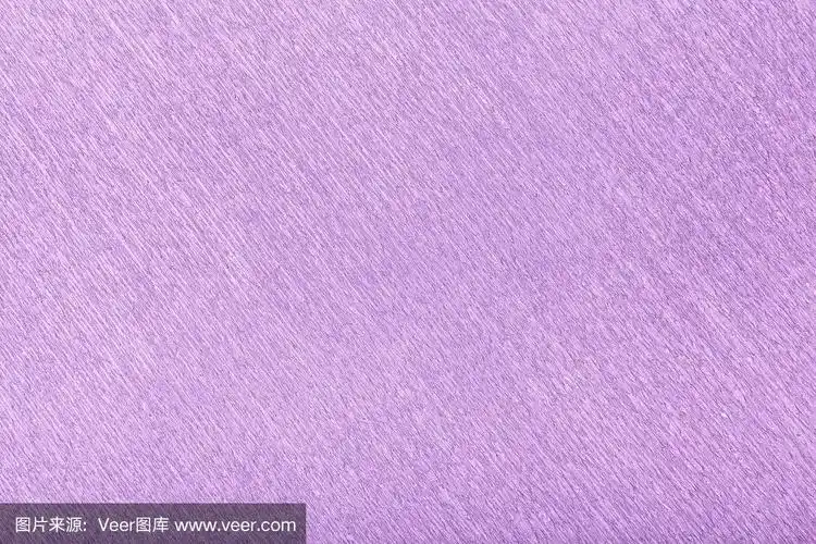 淡紫色背景的波纹瓦楞纸,特写.