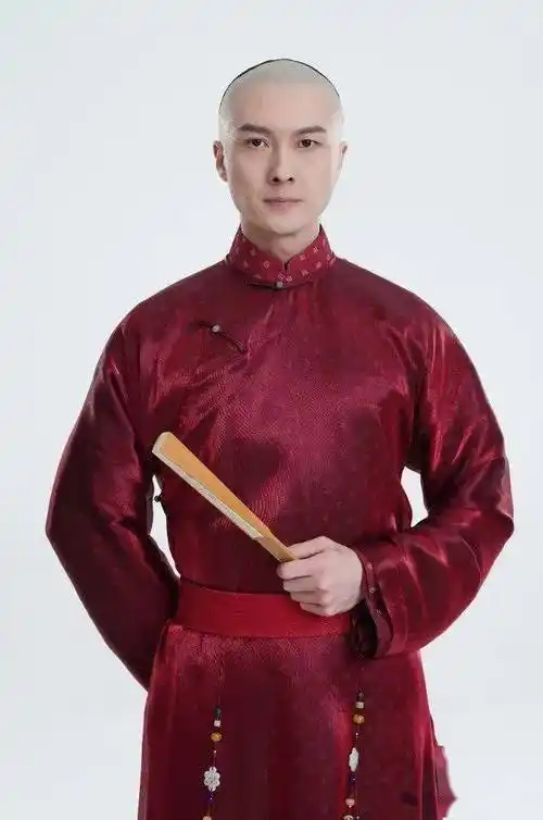 王浩信激罕反串扮女装 姚子羚本色演出做男人_陈浩民_剧集_世杰