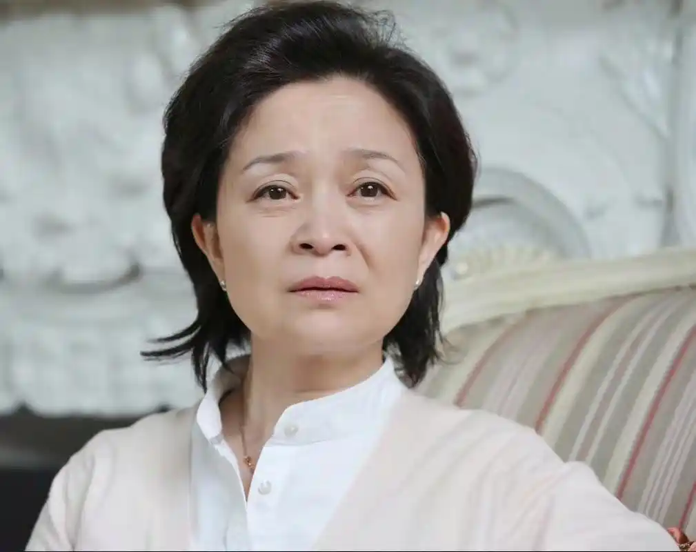 【著名演员刘莉莉,家庭幸福却为漂亮女儿终身大事烦心】  刘莉莉,一位