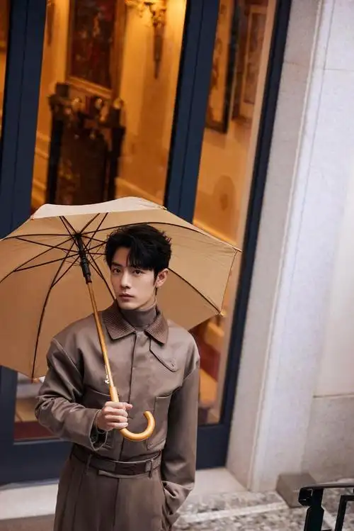 肖战亮相 tods 2024 秋冬系列时装秀,未发布款提前上身咯