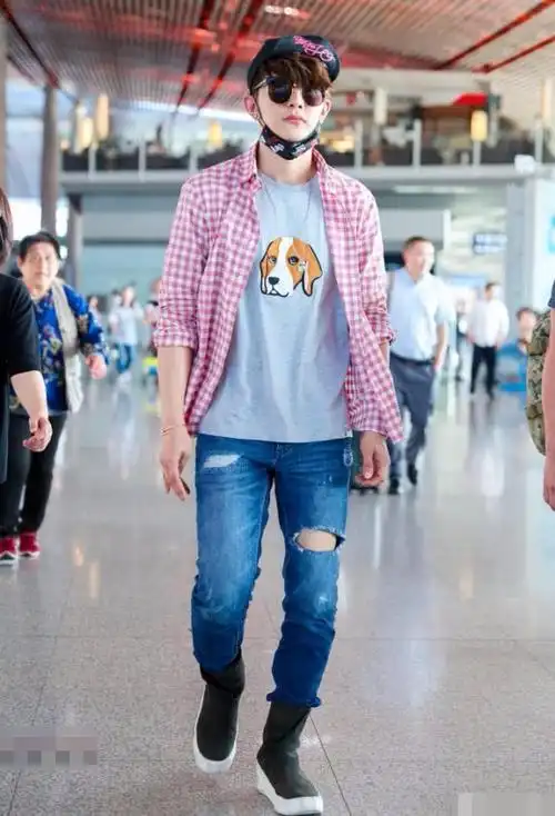 汪东城这时尚感绝了!脚上的鞋不仅有"味道",还丑出了新高度