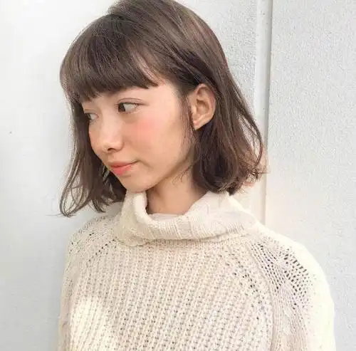 短发也能很感性很大气 ,适合额头窄的女生发型!