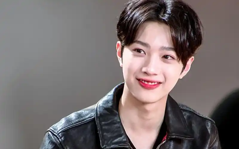 iridescent赖冠霖笑容心动合辑,看你能坚持多久