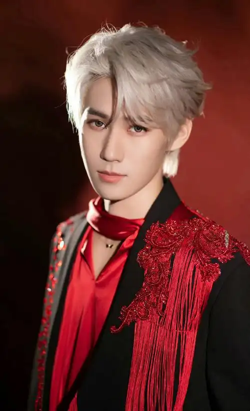 中世纪吸血鬼伯爵##张真源吸血鬼公爵##时代少年团渐染韶华写真