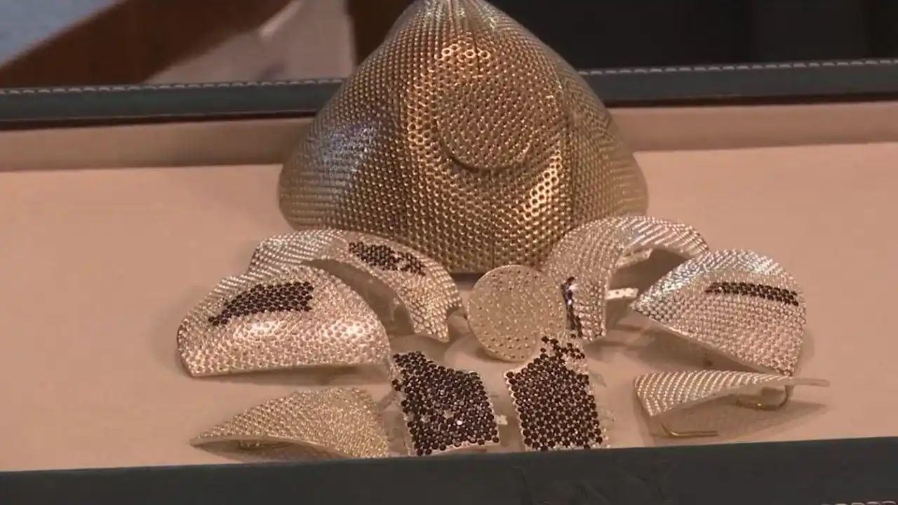 世界最昂贵口罩你见过吗02以色列公司推出一款珠宝口罩