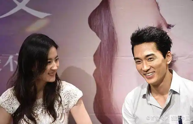 韩星宋承宪新恋情曝光新女友一脸整容相不及刘亦菲背影