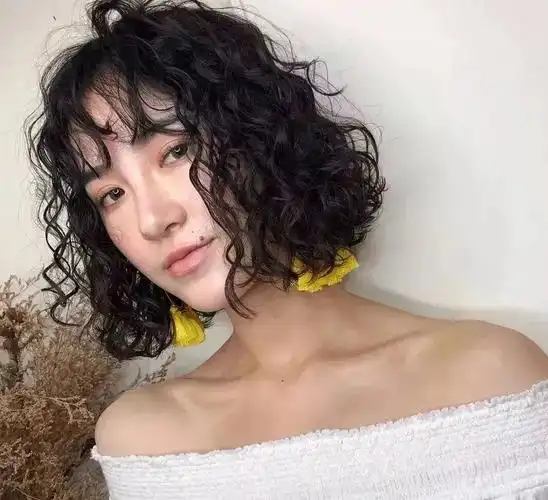 2020年最新短款卷发(2022年流行的短发小爆卷) - 美文分享 - 云科网