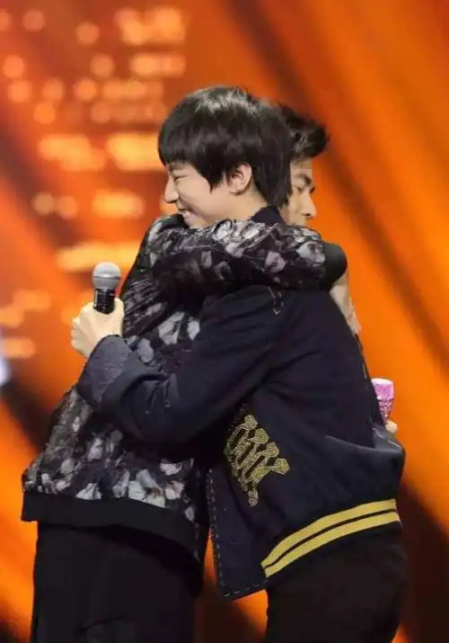 王俊凯最新单曲mv预告被壁咚?粉丝醋坛子打翻直呼:放着我来!