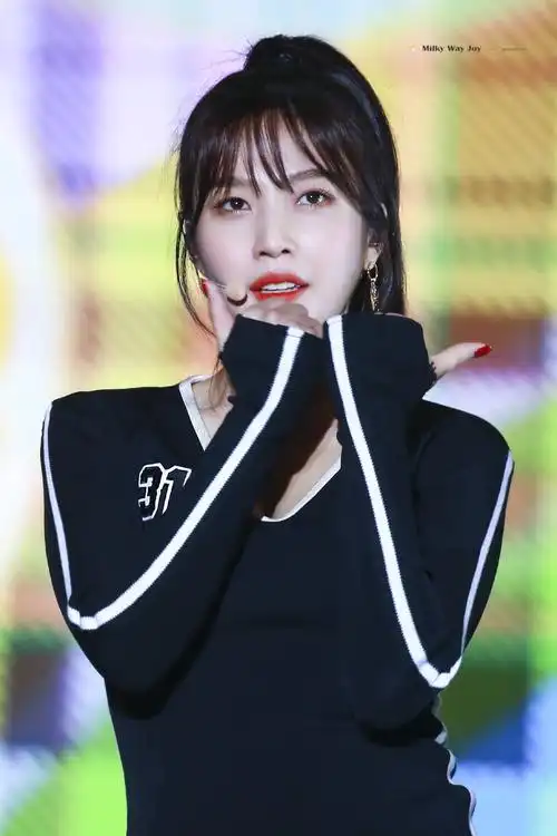 朴秀荣,抱图看简介,评论提名.侵删.@花妈